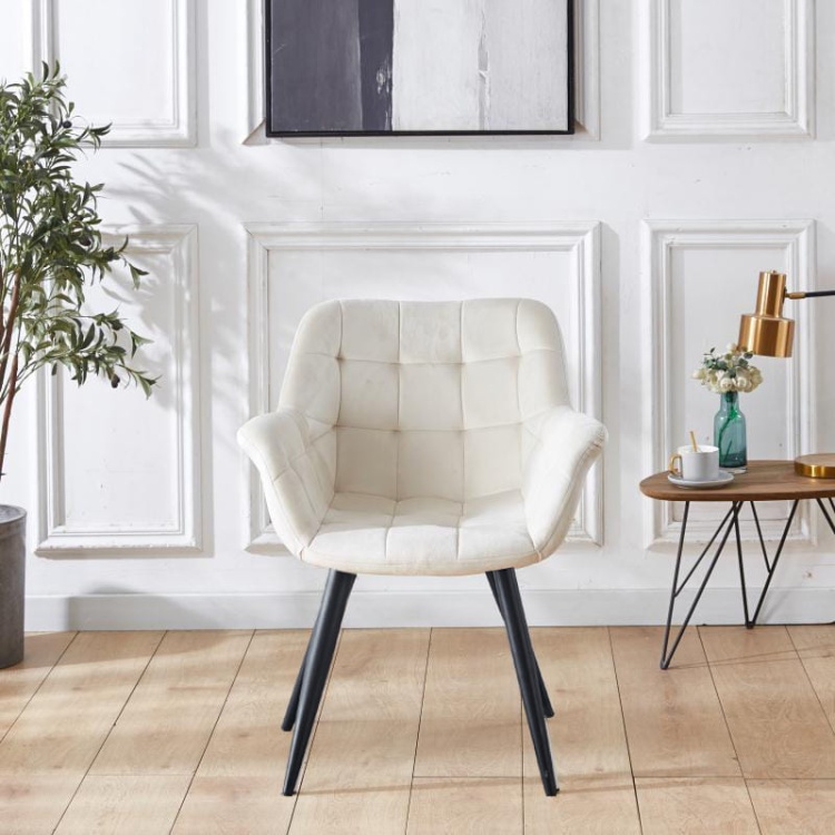 Fotel tapicerowany do salonu Alaska kremowy, nogi czarne pikowane welur
