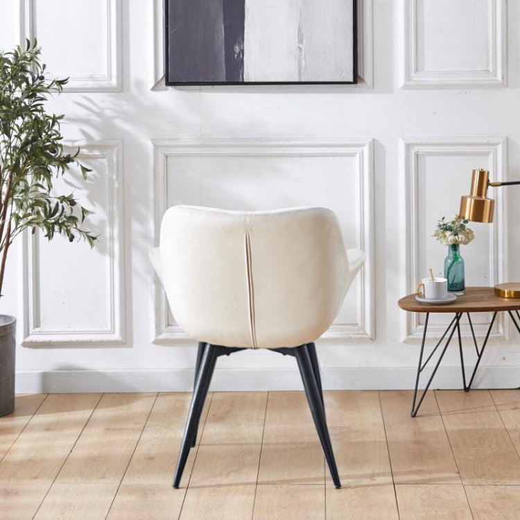 Fotel tapicerowany do salonu Alaska kremowy, nogi czarne pikowane welur