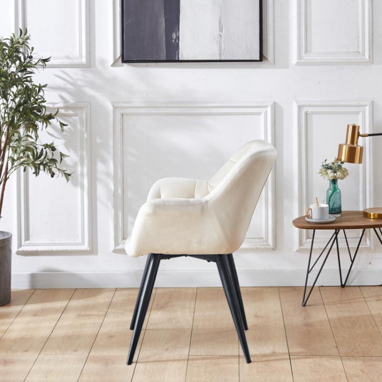 Fotel tapicerowany do salonu Alaska kremowy, nogi czarne pikowane welur