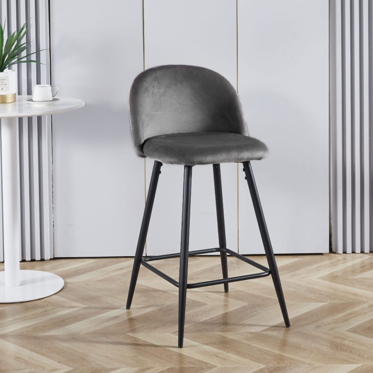 Hoker tapicerowany niski Odessa ciemno szary, nogi czarne, krzesło barowe 65 cm