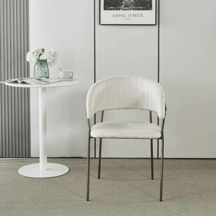 Krzesło tapicerowane do salonu Margo jasno beżowe welur, nogi czarne