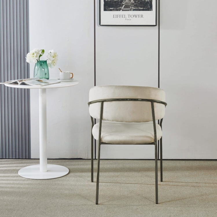 Krzesło tapicerowane do salonu Margo beżowe welur, nogi czarne