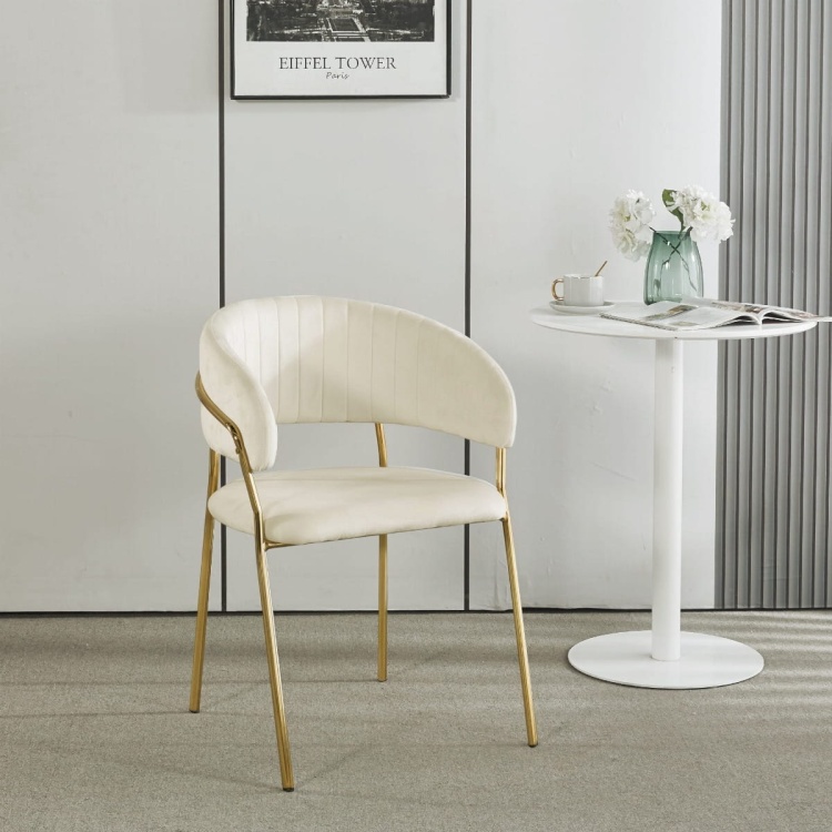 Krzesło tapicerowane Margo jasno beżowe nogi złote welur
