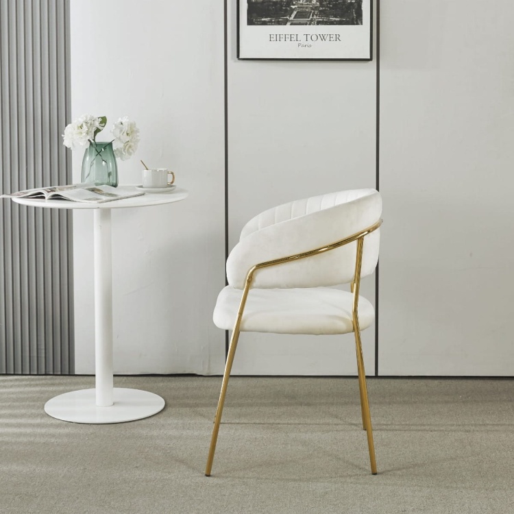 Krzesło tapicerowane Margo jasno beżowe nogi złote welur