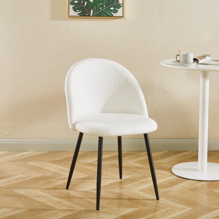 Krzesło do jadalni z tkaniny szenilowej Odessa Teddy kremowe nogi czarne boucle chenilla