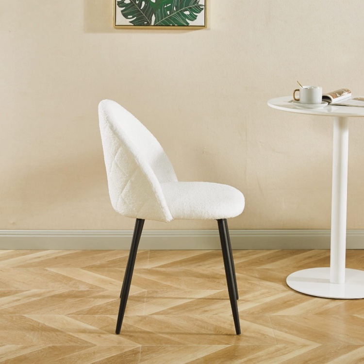 Krzesło do jadalni z tkaniny szenilowej Odessa Teddy kremowe nogi czarne boucle chenilla
