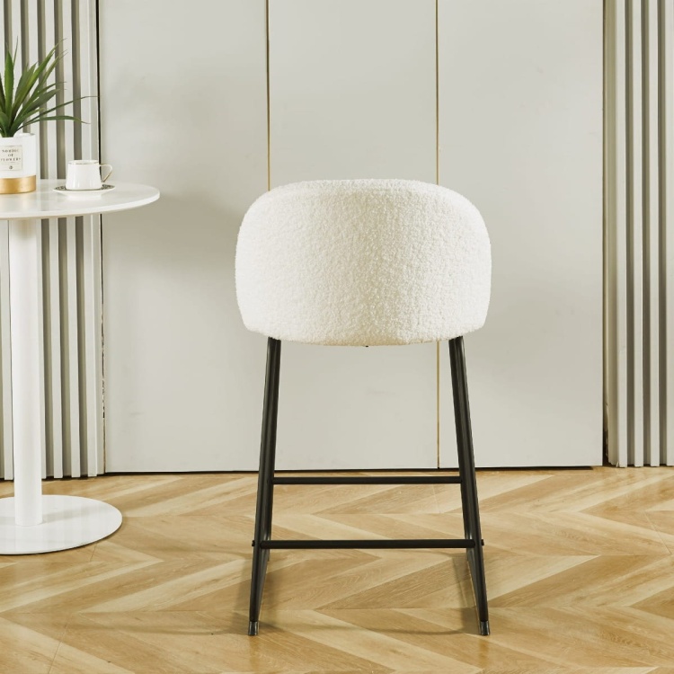 Hoker tapicerowany Odessa Teddy kremowy z tkaniny szenilowej boucle, nogi czarne 61 cm