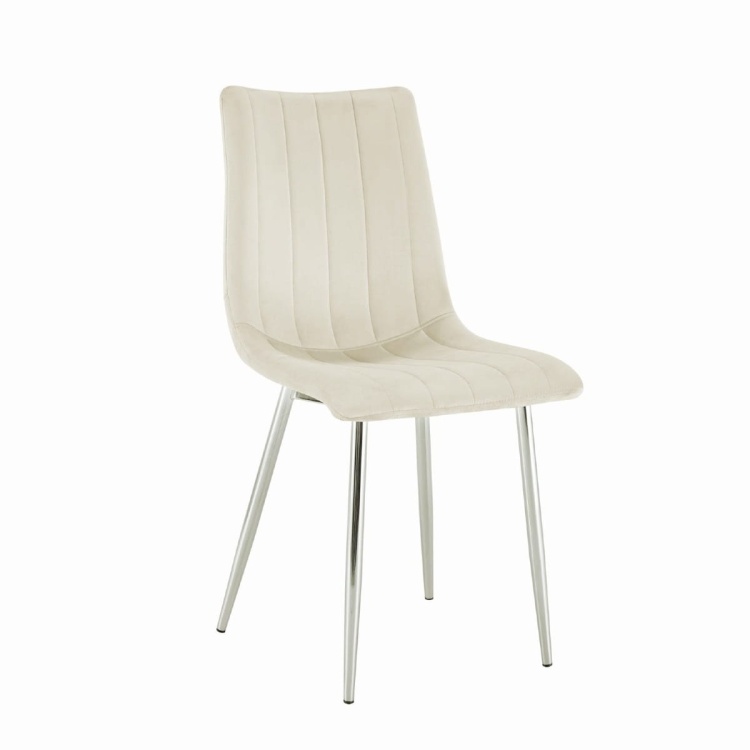 Krzesło tapicerowane Alan kremowe, welurowe, nogi chrom. Widok z przodu bokiem