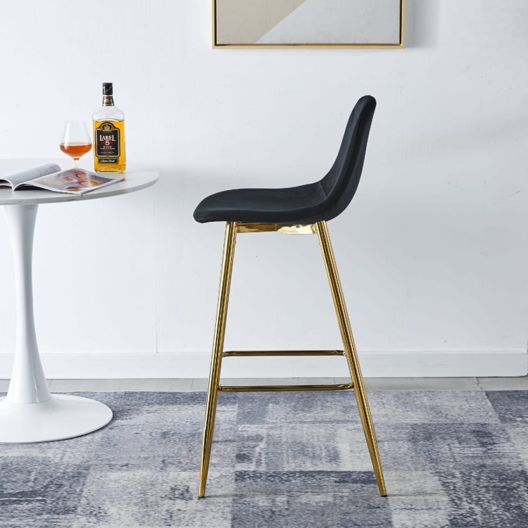 Hoker tapicerowany niski Nilson, czarny nogi złote 65 cm