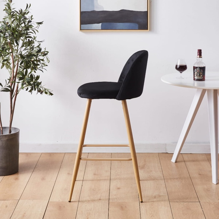 Hoker tapicerowany Odessa czarny nogi okleina drewniana krzesło barowe welur