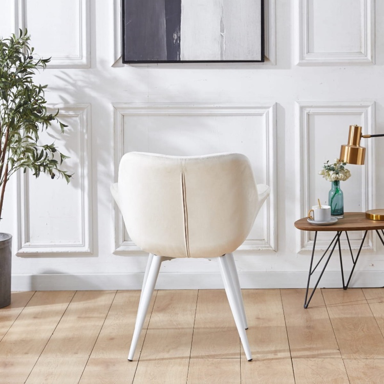 Fotel tapicerowany Alaska kremowy, nogi białe pikowany welur