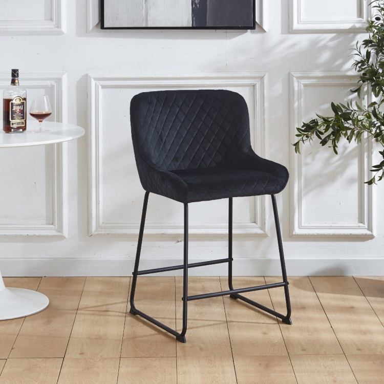 Hoker tapicerowany Colin czarny, nogi czarne 63 cm