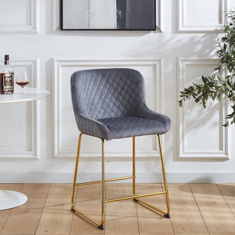 Hoker tapicerowany Colin ciemno szary, nogi złote 63 cm