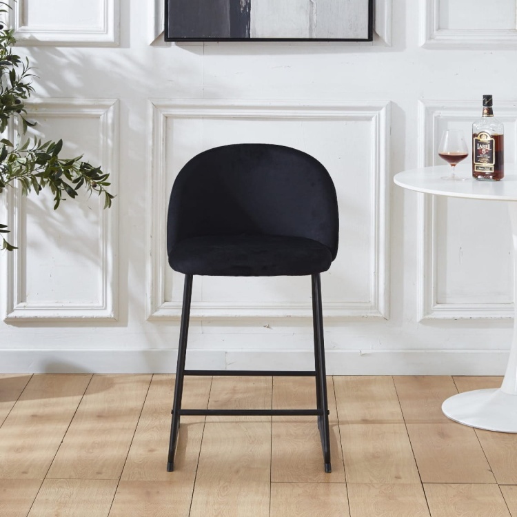 Hoker tapicerowany Odessa czarny, nogi czarne 61 cm