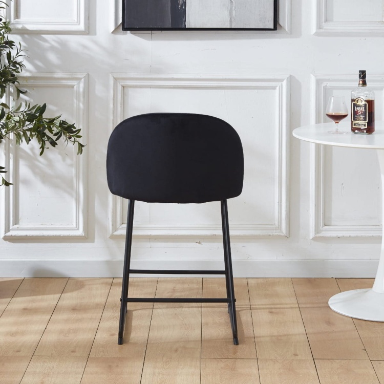 Hoker tapicerowany Odessa czarny, nogi czarne 61 cm