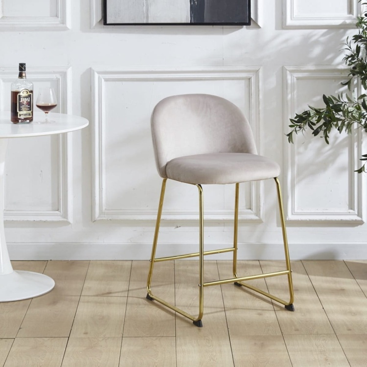 Hoker tapicerowany Odessa beżowy, nogi złote 61 cm