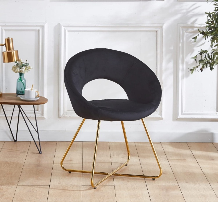Fotel Magnolia czarny, nogi złote tapicerowany welur