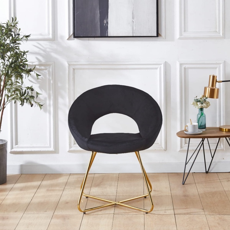 Fotel Magnolia czarny, nogi złote tapicerowany welur