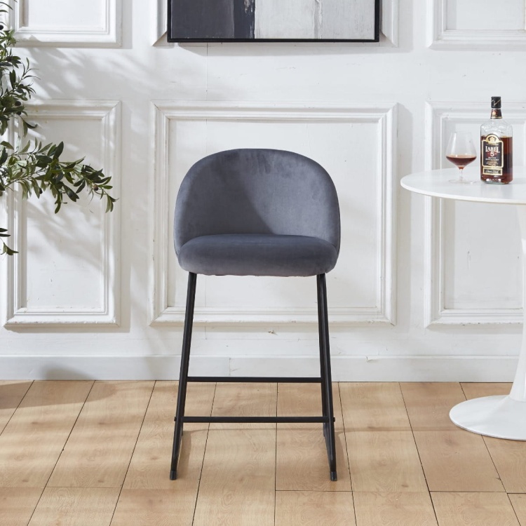 Hoker tapicerowany Odessa ciemno szare, nogi czarne 61 cm