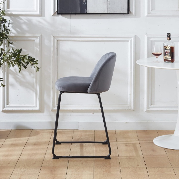 Hoker tapicerowany Odessa ciemno szare, nogi czarne 61 cm