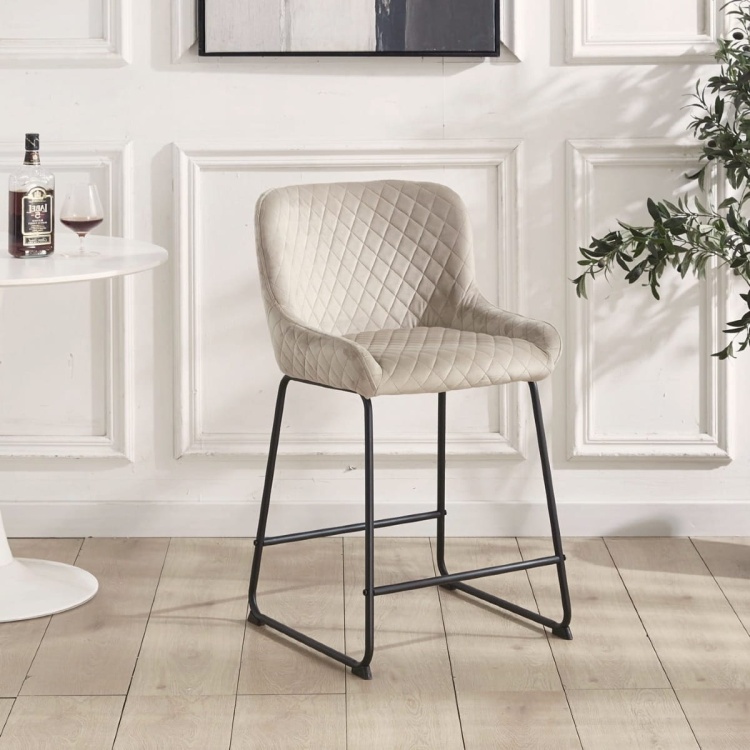 Hoker tapicerowany Colin II beżowy, nogi czarne 63 cm