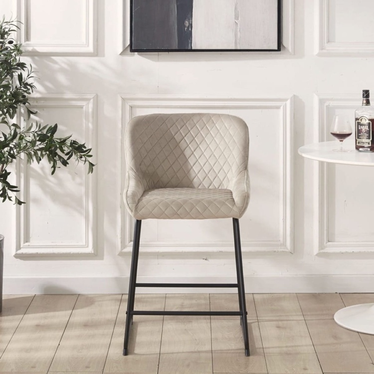 Hoker tapicerowany Colin II beżowy, nogi czarne 63 cm