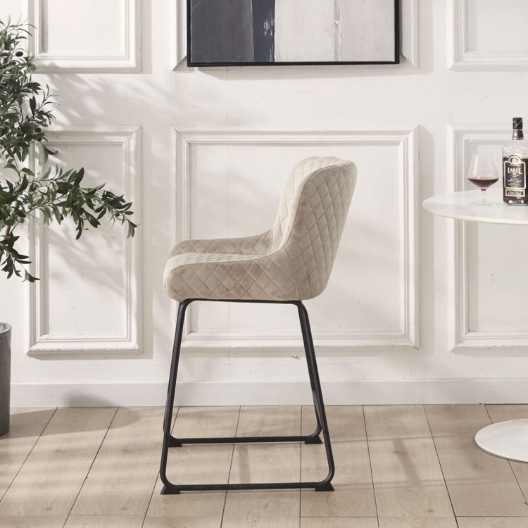 Hoker tapicerowany Colin beżowy, nogi czarne 63 cm