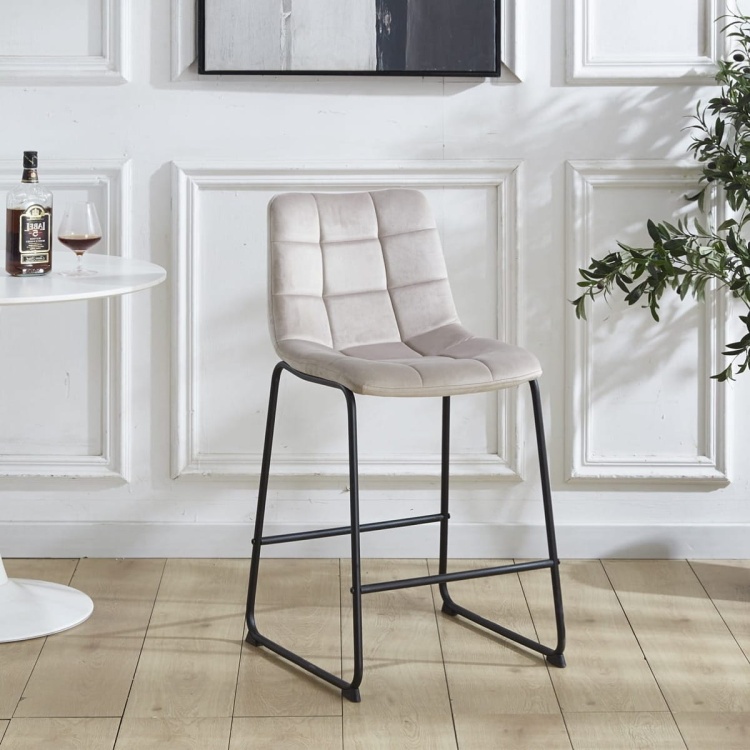 Hoker tapicerowany Maroko beżowy, nogi czarne 61 cm