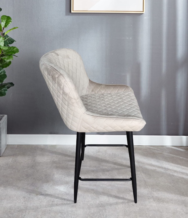 Hoker tapicerowany Colin 2 beżowy, nogi czarne 67 cm