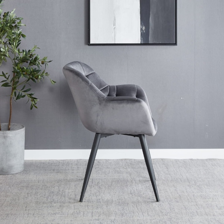 Fotel do salonu Alaska ciemno szary, nogi czarne tapicerowany pikowany welur