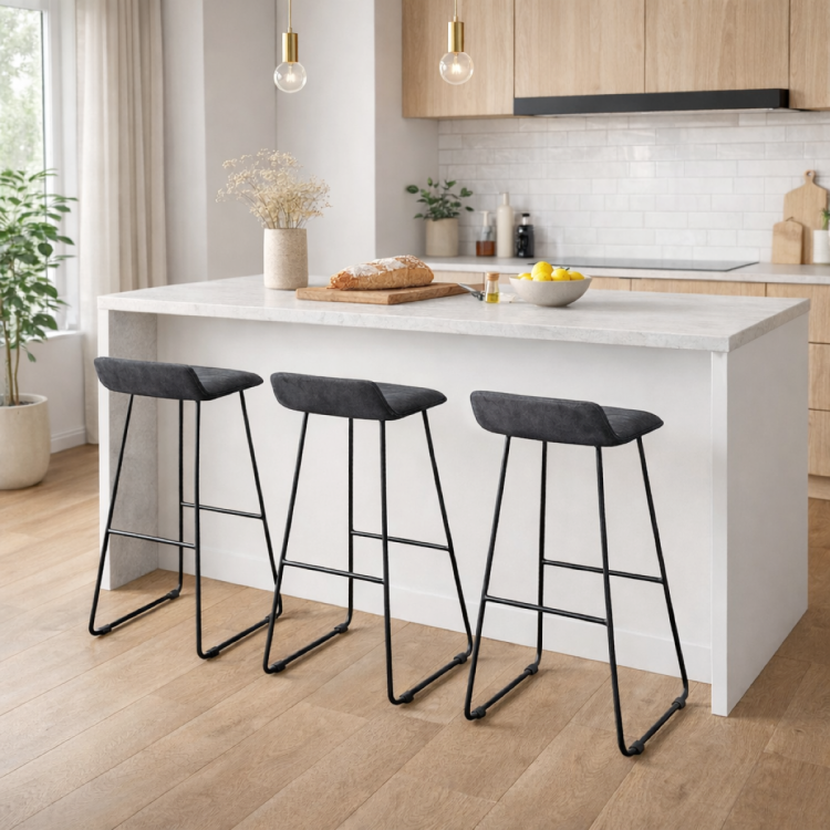 Hoker tapicerowany loftowy Volt ciemno szary, nogi czarne 71 cm