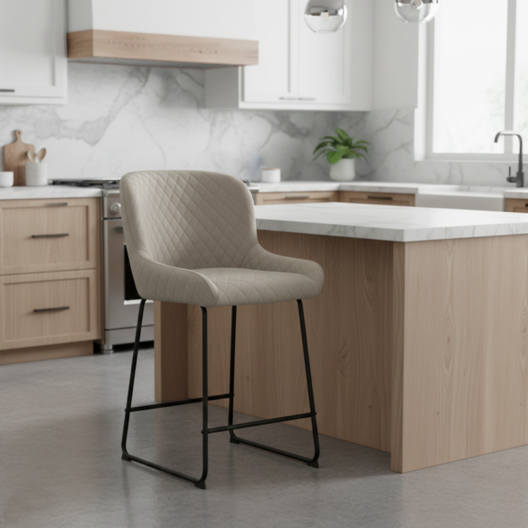 Hoker tapicerowany Colin II beżowy, nogi czarne 63 cm