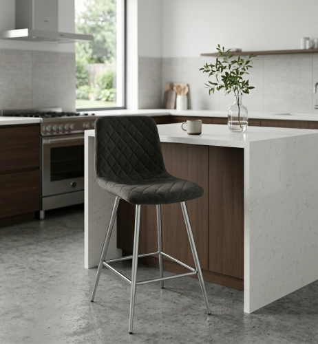 Hoker tapicerowany niski Adel ciemno szary, nogi chromowane 62 cm