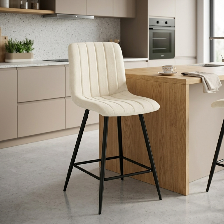 Hoker tapicerowany niski Alan kremowy, nogi czarne 62 cm