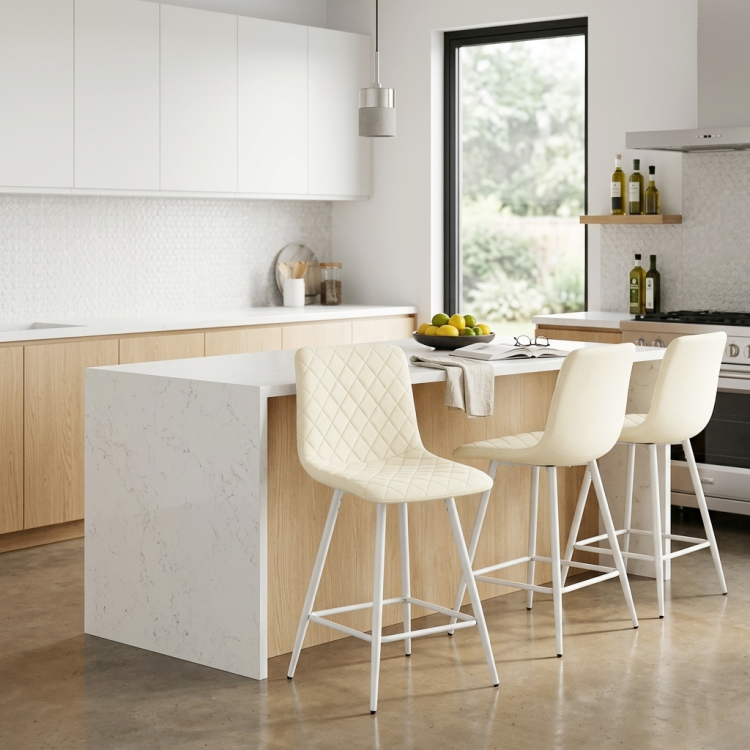 Hoker tapicerowany niski Adel kremowy, nogi białe 62 cm