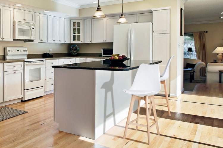 Hoker Kris biały nogi bukowe krzesło barowe z poduszką z eko skóry outlet